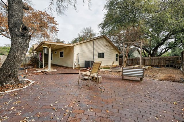 7113 Dallas DR, Austin, TX 78729