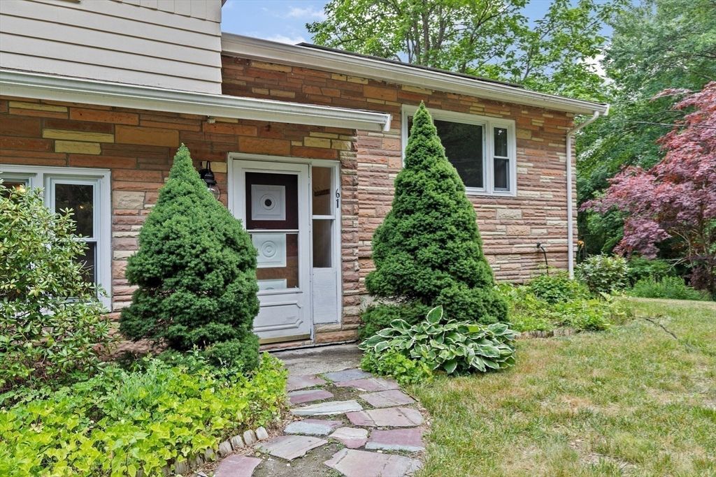 61 Pleasant St, Pembroke, MA 02359
