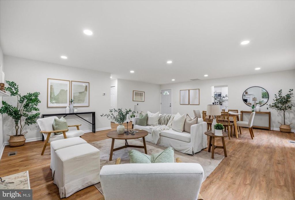 Image 10 of property listing at 4001 YARMOUTH LN, Bowie, MD 20715