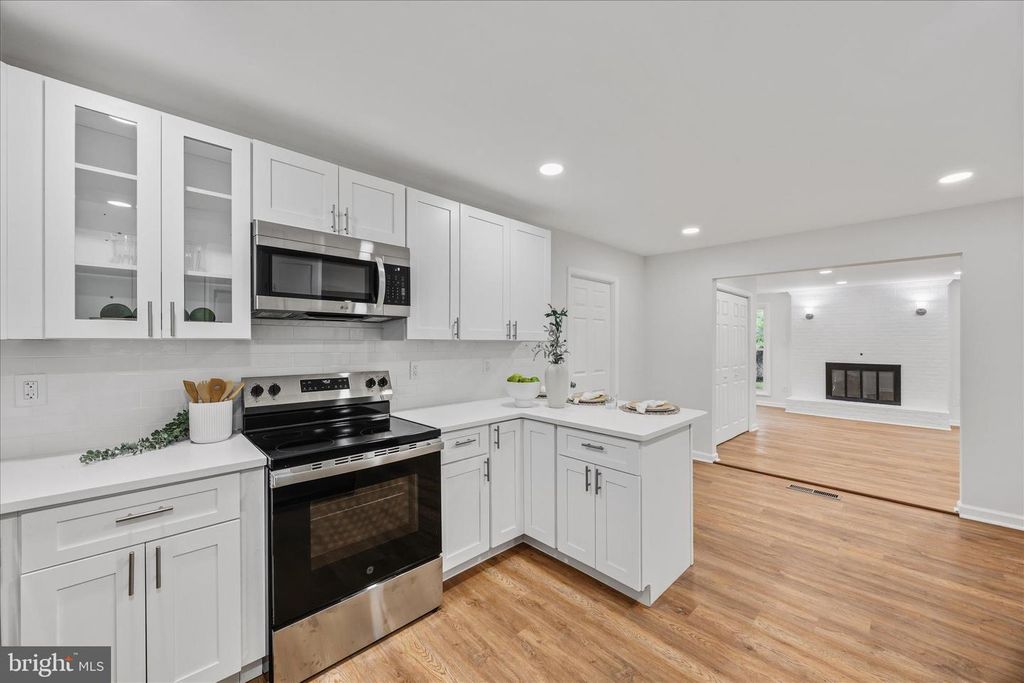 Image 4 of property listing at 4001 YARMOUTH LN, Bowie, MD 20715