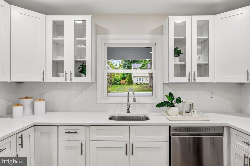 Image 5 of property listing at 4001 YARMOUTH LN, Bowie, MD 20715