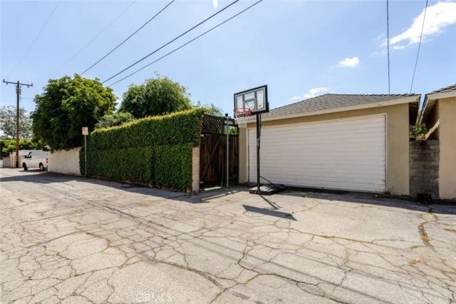 1119 Atlee Drive, La Canada Flintridge, CA 91011