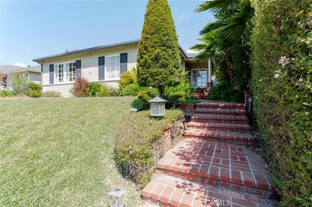 1119 Atlee Drive, La Canada Flintridge, CA 91011