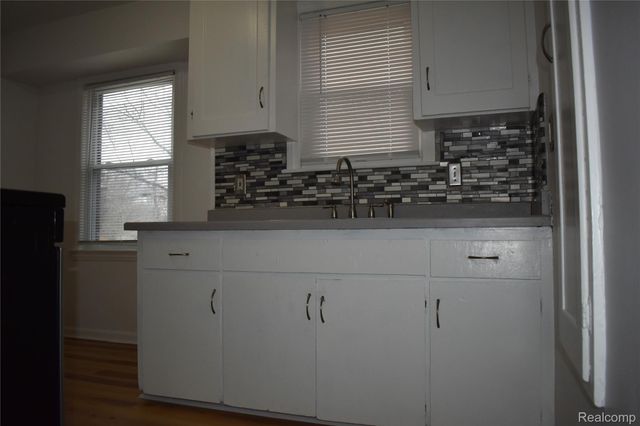 4115 Madison Street, Dearborn Heights, MI 48125