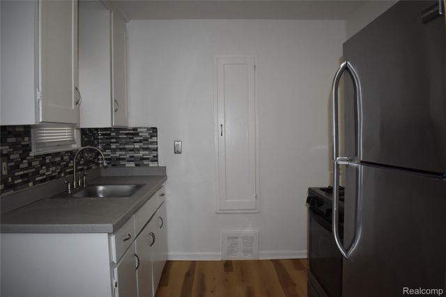 4115 Madison Street, Dearborn Heights, MI 48125