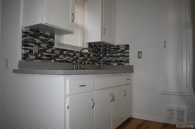 4115 Madison Street, Dearborn Heights, MI 48125