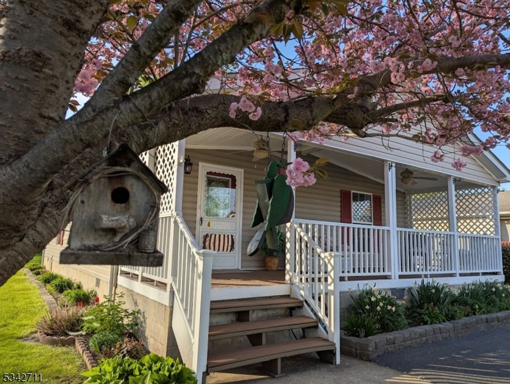 4 Stonehill Lane, White Twp., NJ 07823