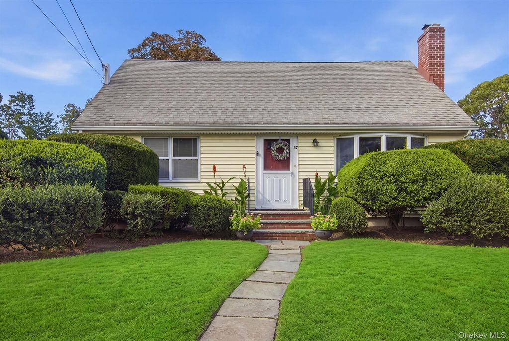 27 E 17th Street, Huntington Station, NY 11746 — exterior
