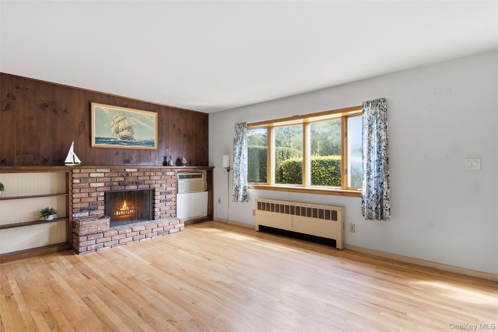 27 E 17th Street, Huntington Station, NY 11746 — photo 3