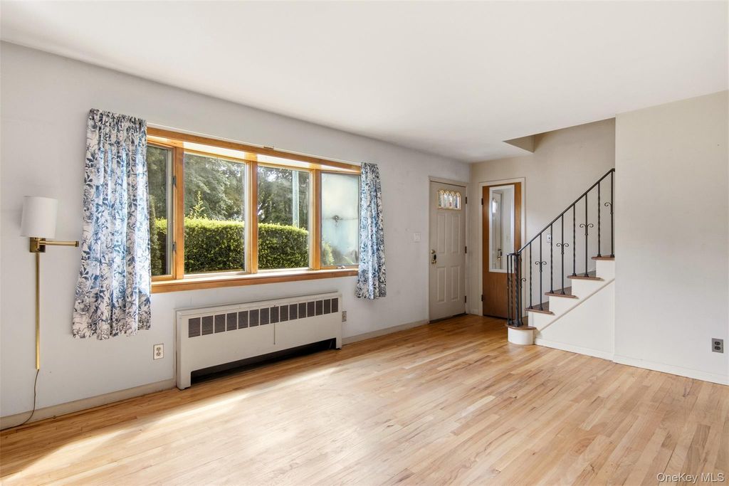 27 E 17th Street, Huntington Station, NY 11746 — photo 4