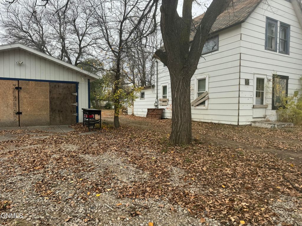 120 Center Avenue N, Center, ND 58530 photo 2