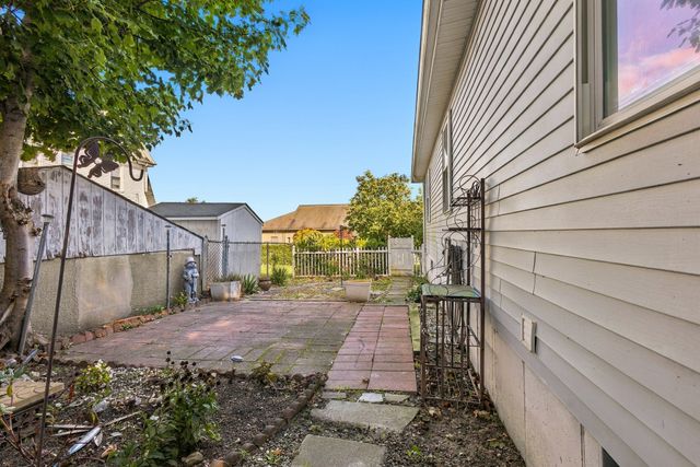 739 County St, New Bedford, MA 02740