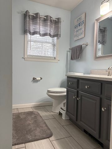 683 Nw Main St, Douglas, MA 01516