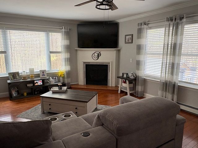 683 Nw Main St, Douglas, MA 01516