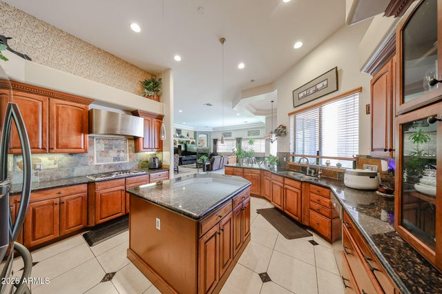 925 E Valencia Drive, Phoenix, AZ 85042