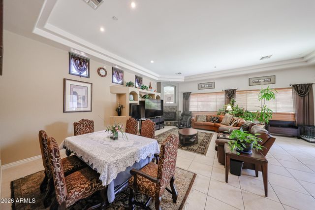 925 E Valencia Drive, Phoenix, AZ 85042
