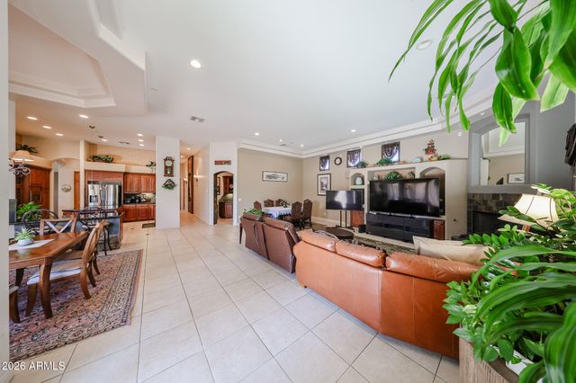 925 E Valencia Drive, Phoenix, AZ 85042