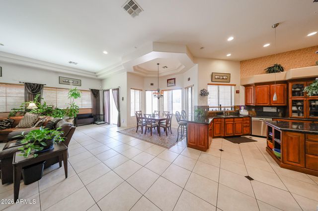925 E Valencia Drive, Phoenix, AZ 85042