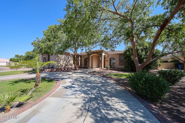 925 E Valencia Drive, Phoenix, AZ 85042