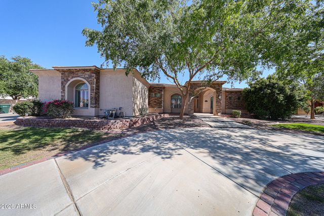 925 E Valencia Drive, Phoenix, AZ 85042