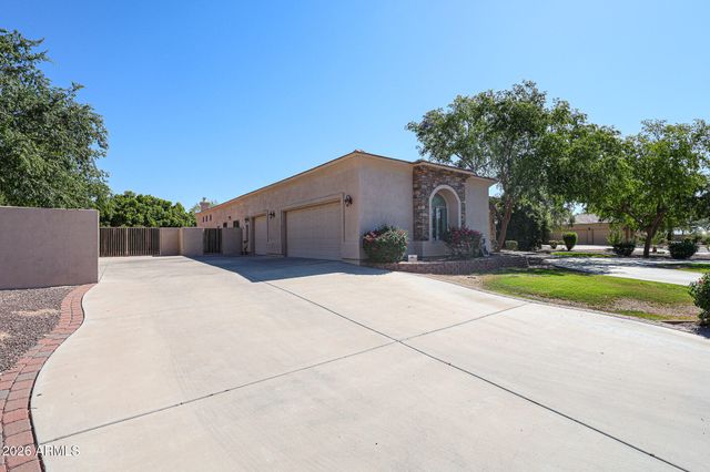 925 E Valencia Drive, Phoenix, AZ 85042