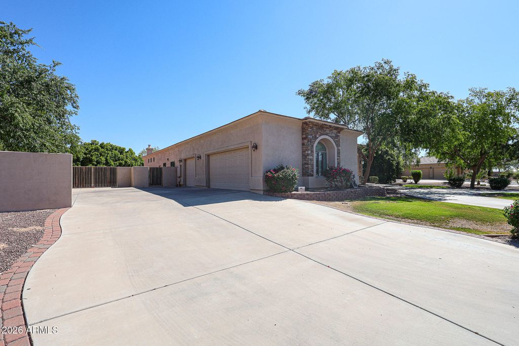 925 E Valencia Drive, Phoenix, AZ 85042 — photo 4