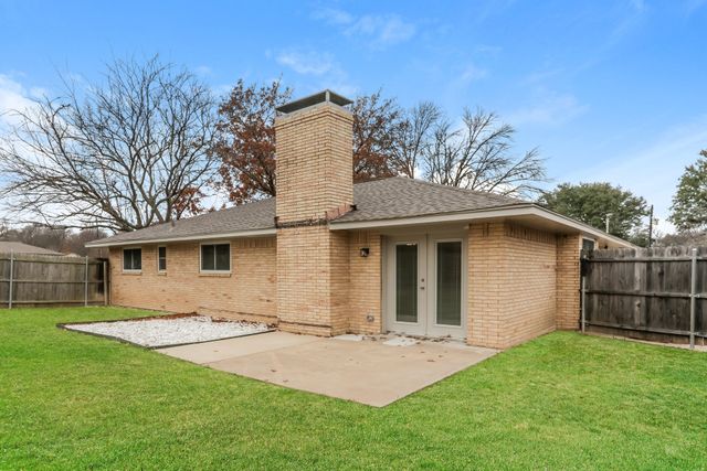 328 Bennett Circle, Desoto, TX 75115