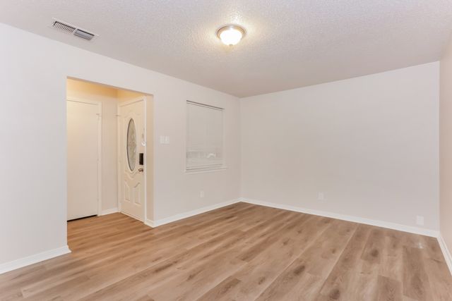 328 Bennett Circle, Desoto, TX 75115