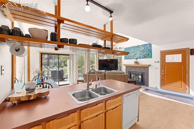 376 Pilot Knob Avenue, Manitou Springs, CO 80829