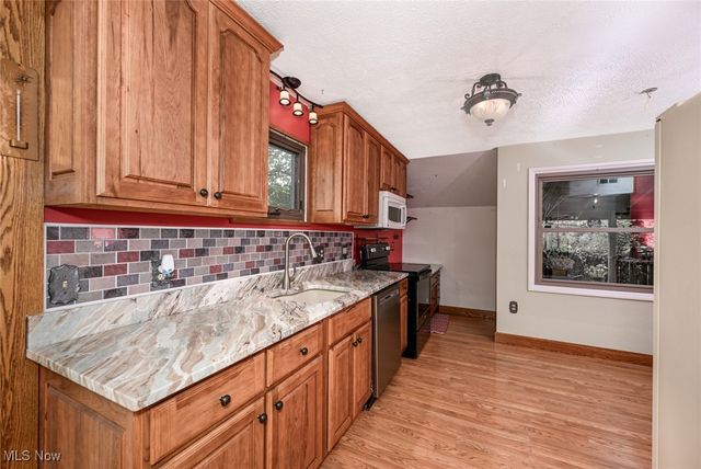 2300 Larchdale Drive, Cuyahoga Falls, OH 44221