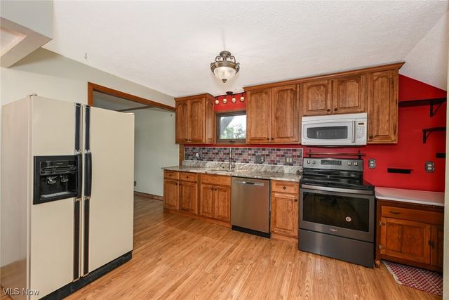 2300 Larchdale Drive, Cuyahoga Falls, OH 44221