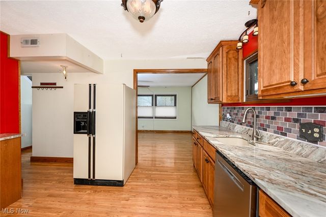 2300 Larchdale Drive, Cuyahoga Falls, OH 44221