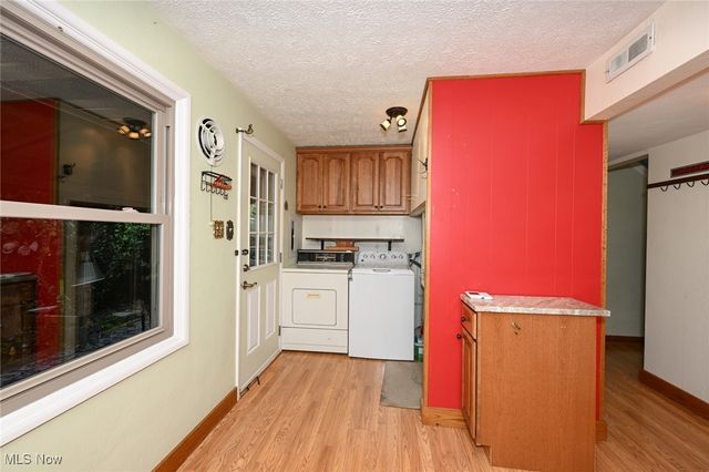 2300 Larchdale Drive, Cuyahoga Falls, OH 44221