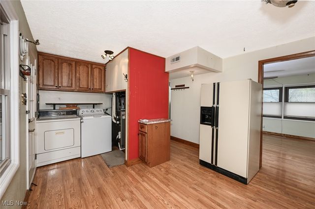 2300 Larchdale Drive, Cuyahoga Falls, OH 44221