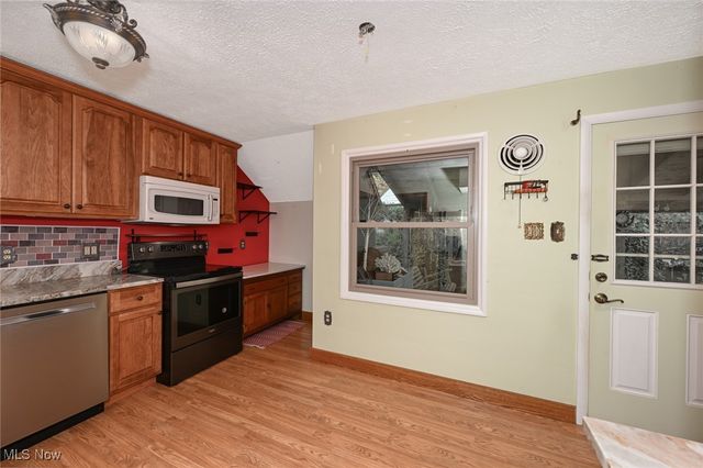 2300 Larchdale Drive, Cuyahoga Falls, OH 44221