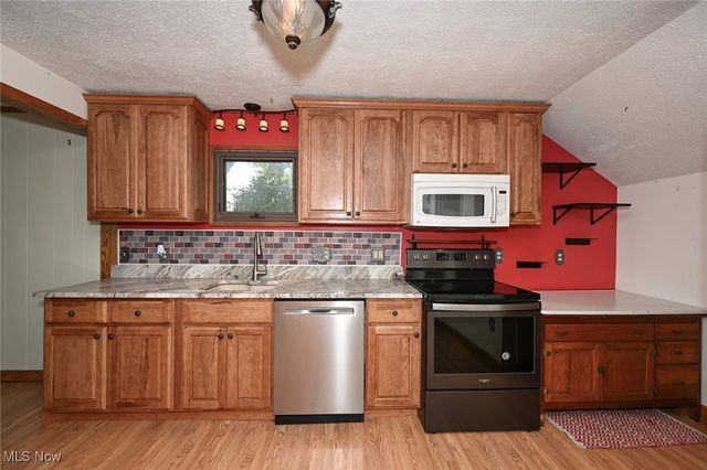 2300 Larchdale Drive, Cuyahoga Falls, OH 44221