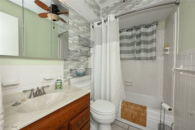 2300 Larchdale Drive, Cuyahoga Falls, OH 44221