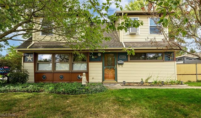 2300 Larchdale Drive, Cuyahoga Falls, OH 44221