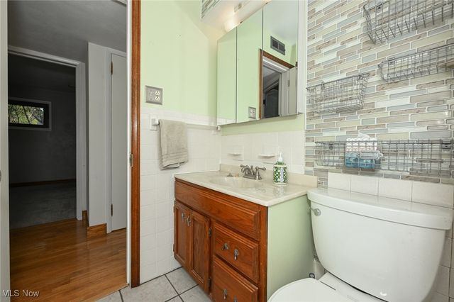 2300 Larchdale Drive, Cuyahoga Falls, OH 44221