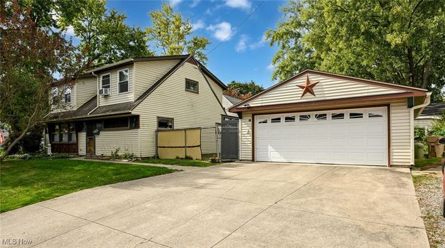 2300 Larchdale Drive, Cuyahoga Falls, OH 44221
