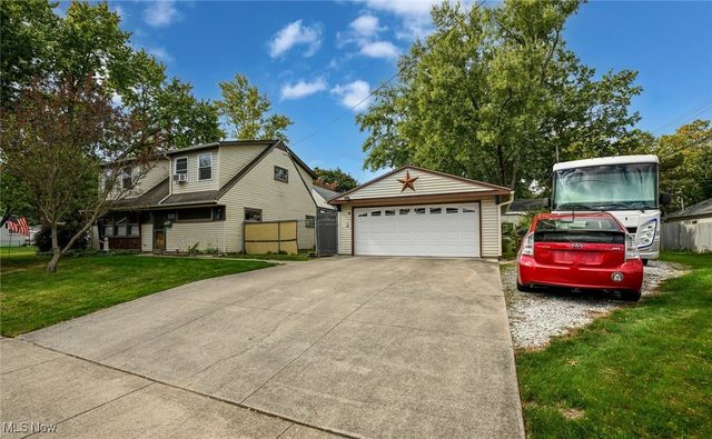 2300 Larchdale Drive, Cuyahoga Falls, OH 44221