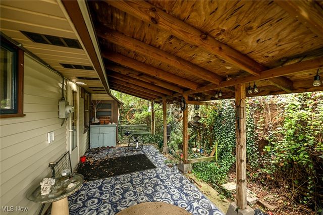 2300 Larchdale Drive, Cuyahoga Falls, OH 44221