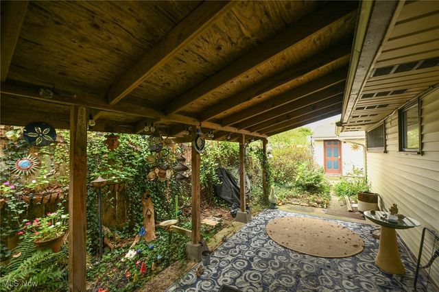 2300 Larchdale Drive, Cuyahoga Falls, OH 44221