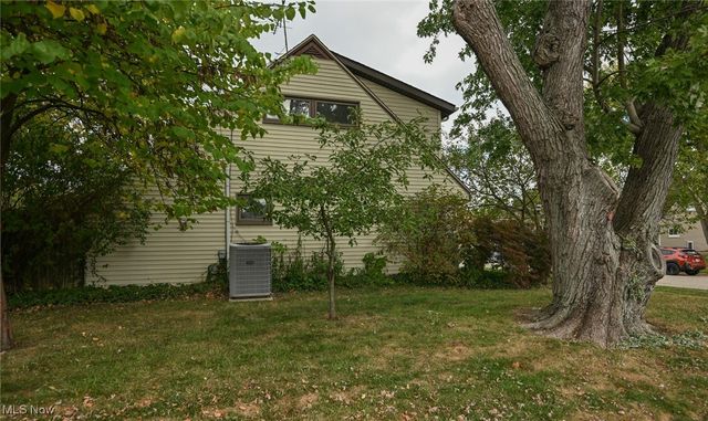 2300 Larchdale Drive, Cuyahoga Falls, OH 44221