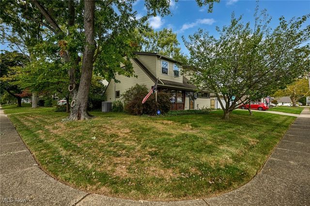 2300 Larchdale Drive, Cuyahoga Falls, OH 44221