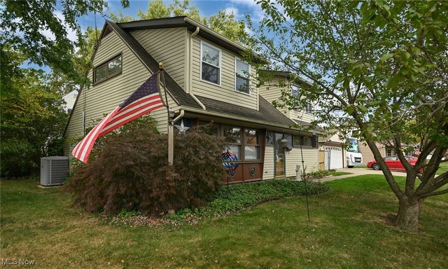 2300 Larchdale Drive, Cuyahoga Falls, OH 44221