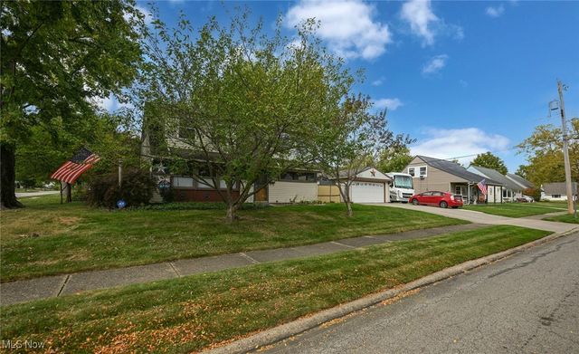 2300 Larchdale Drive, Cuyahoga Falls, OH 44221