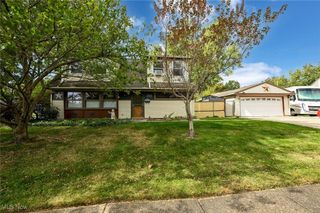 2300 Larchdale Drive, Cuyahoga Falls, OH 44221