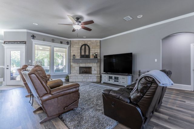 233 Fox Run Lane, Robinson, TX 76706