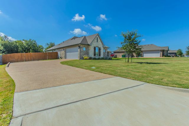 233 Fox Run Lane, Robinson, TX 76706